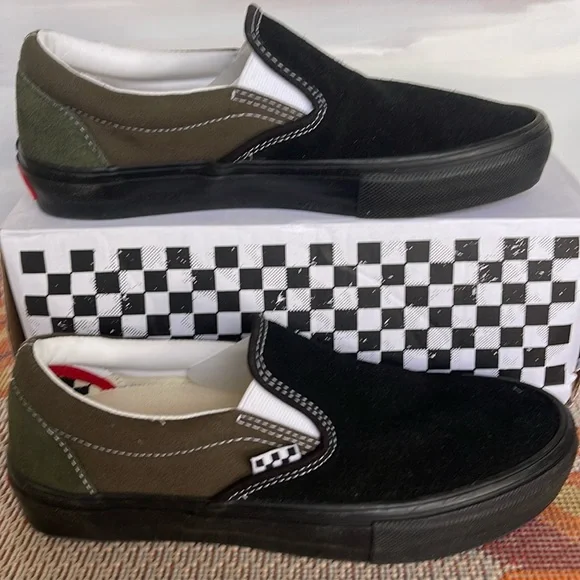 Vans Men’s Skate Slip-On Black/Grape Leaf
VN0A5FCAKE9
Sneakers - Picture 2 of 16